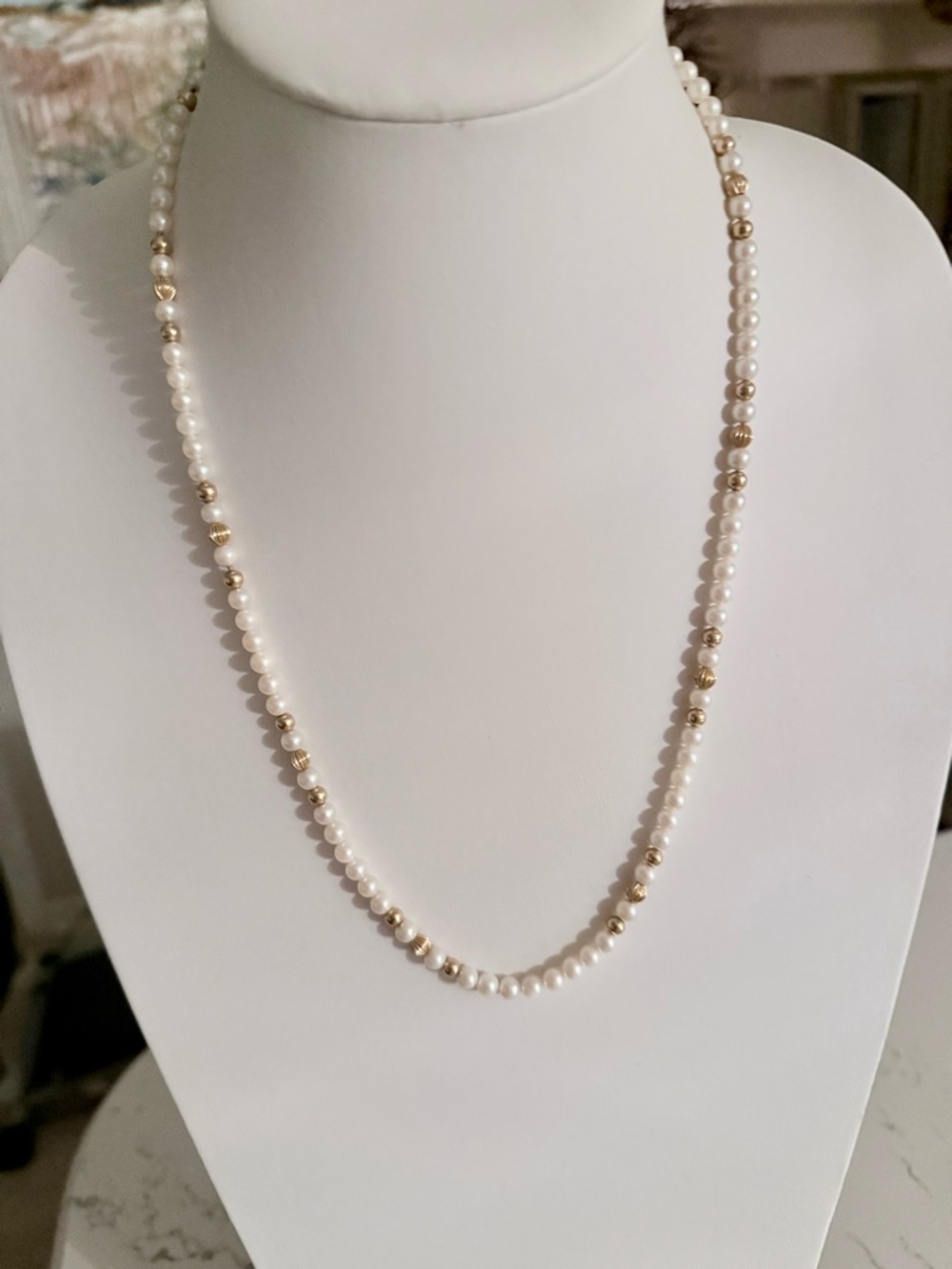 Classic Pearl necklace w/ Gold Beads - Picture 5 of 16